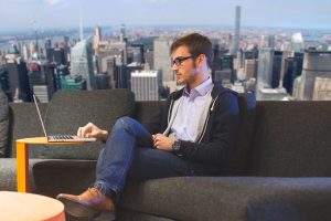 businessman-3206576_1280-300x200